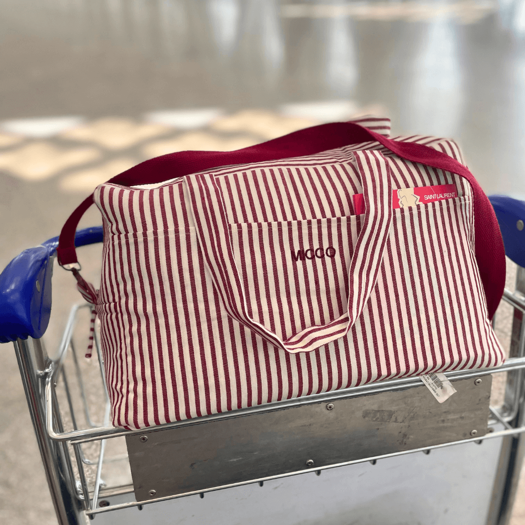 Bolsa de tela con bolsillo frontal e interior, asas de mano y correa larga ajustable, ideal para el fin de semana