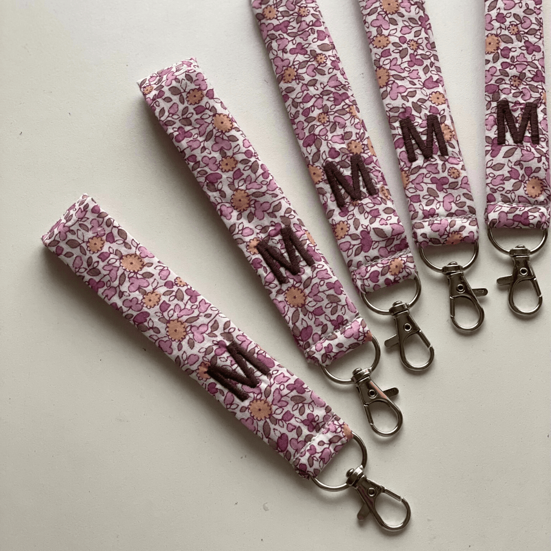 Llavero de tela flores personalizado