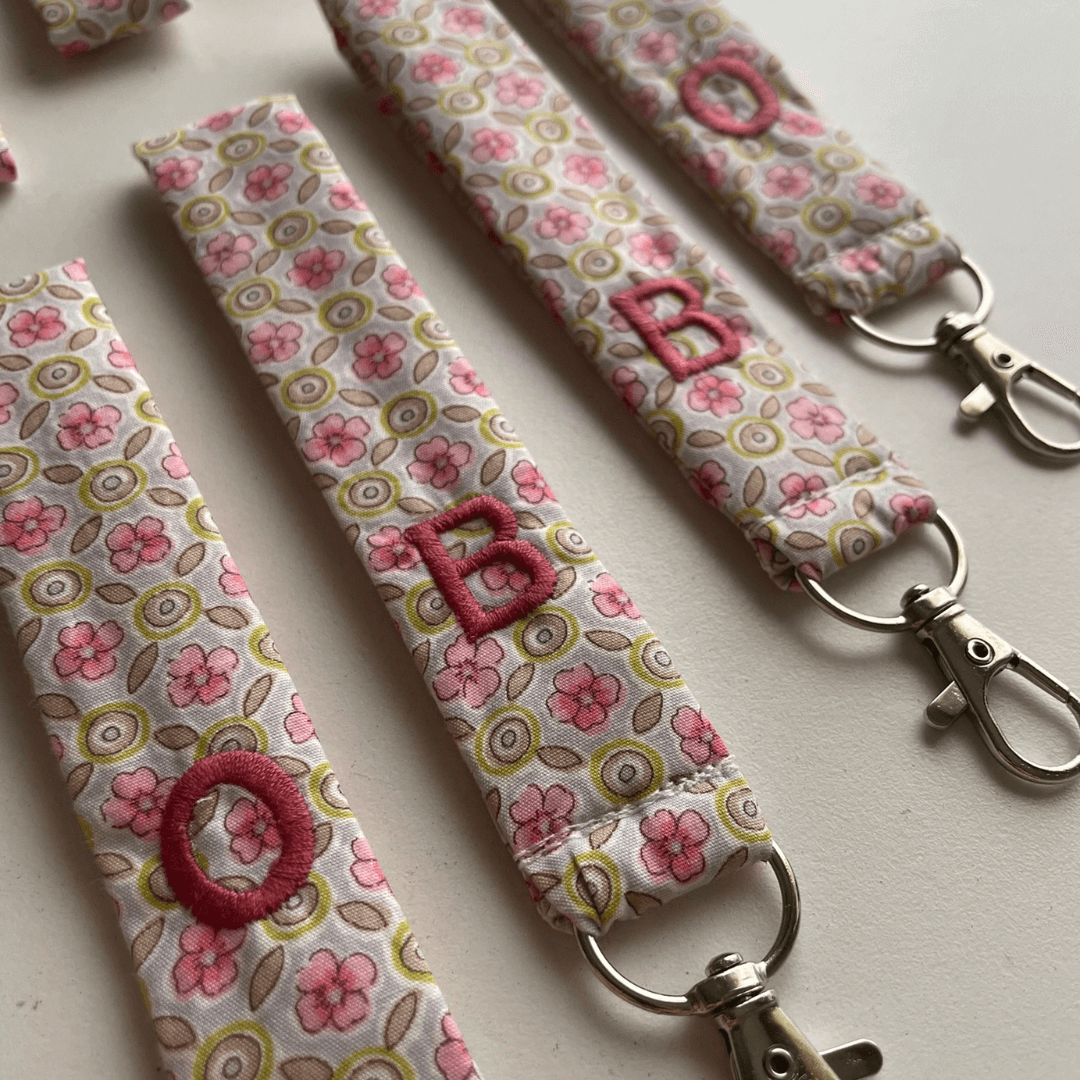 Llavero de tela flores personalizado