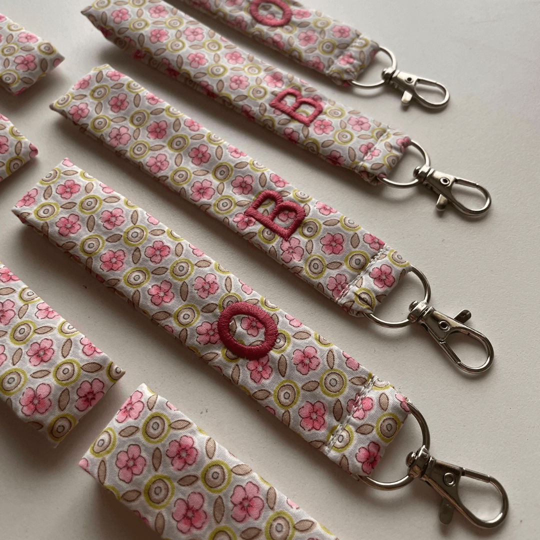 Llavero de tela flores personalizado