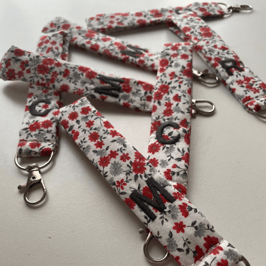 Llavero de tela flores personalizado