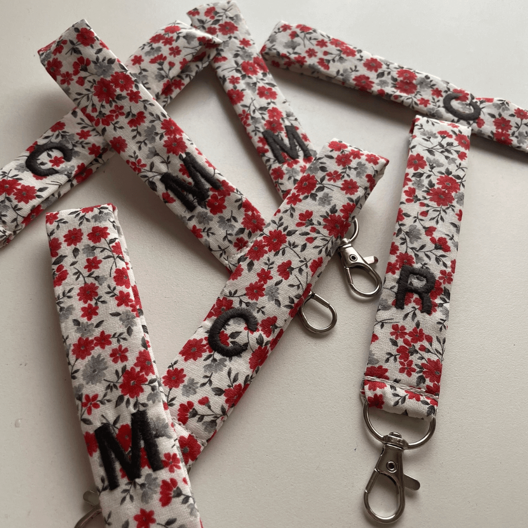 Llavero de tela flores personalizado