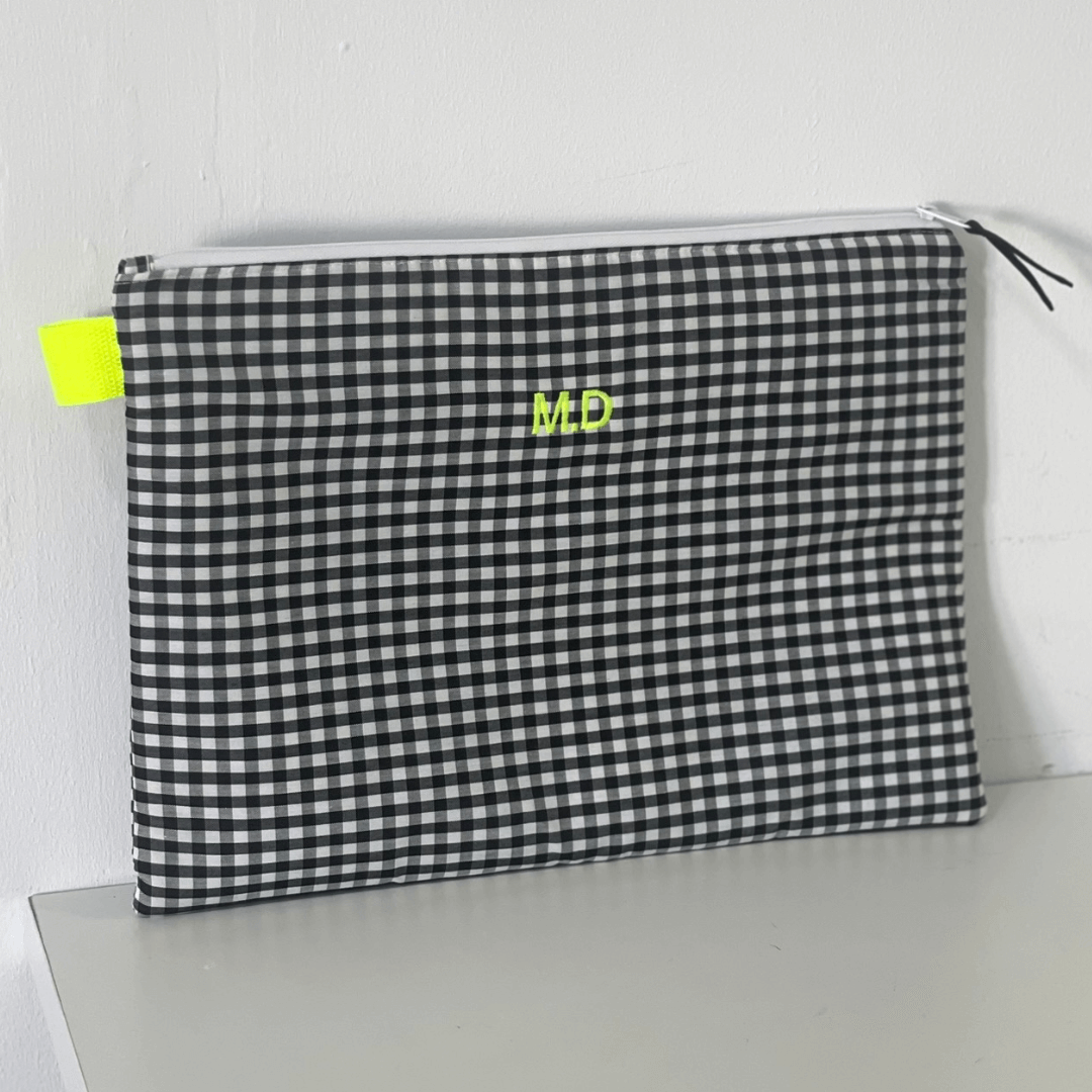 Funda ordenador personalizada vichy negro y fluor