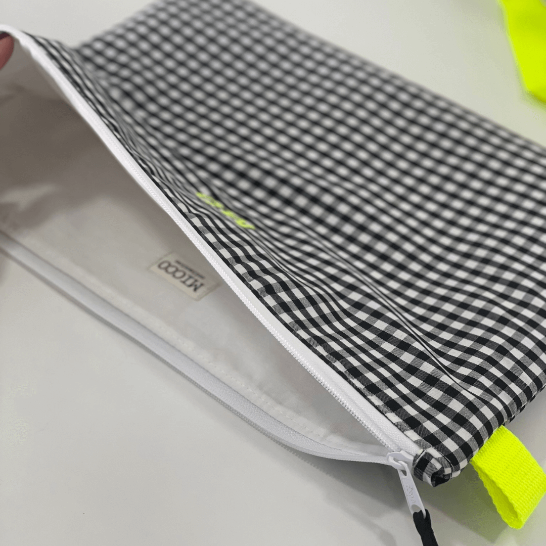 Funda ordenador personalizada vichy negro y fluor