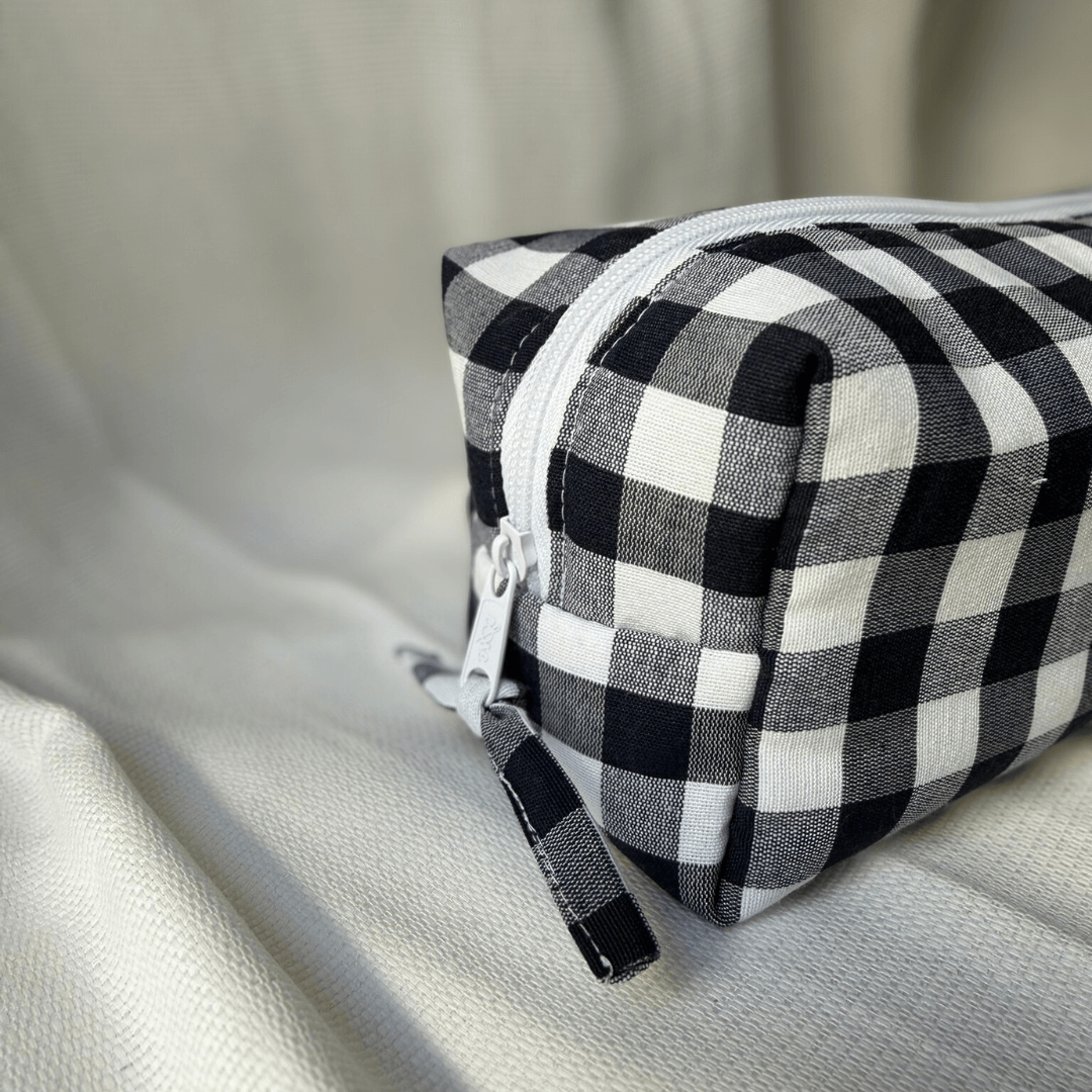 Neceser estuche de tela de cuadros. Organizador de maquillaje y accesorios.