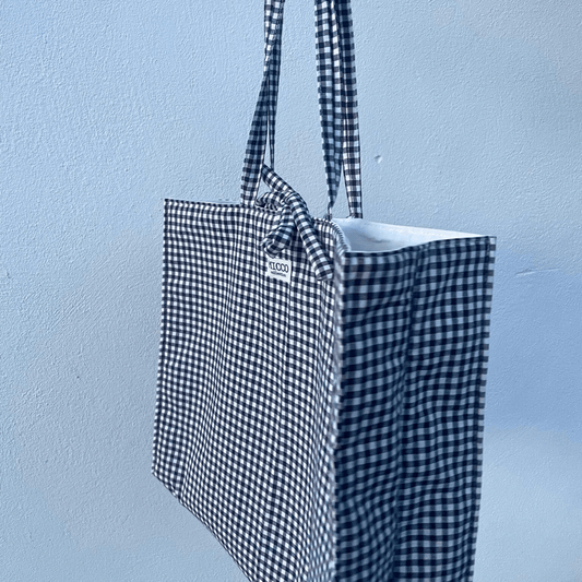 Bolso grande de tela vichy azul marino