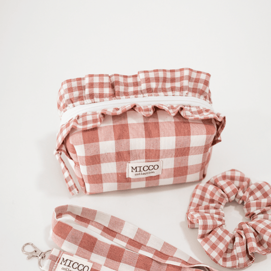 Neceser pequeño volante cuadros rosa