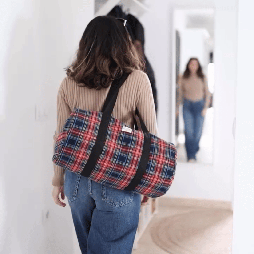 Bolsa de Viaje Acolchada Redonda en Tejido Tartán – Ligera y Espaciosa