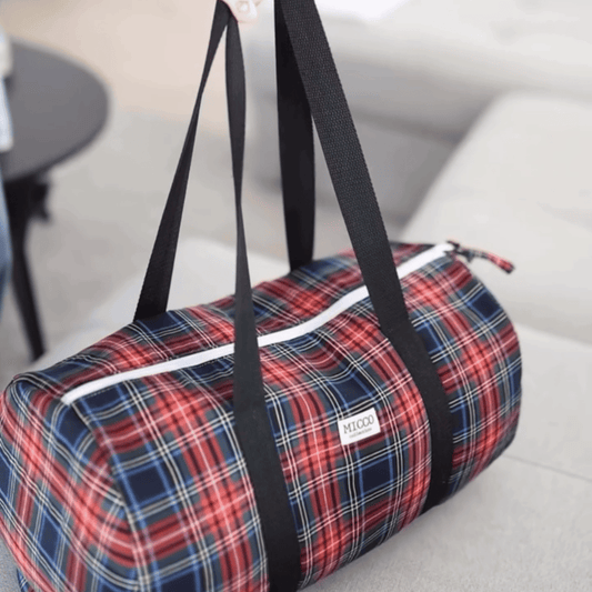 Bolsa de Viaje Acolchada Redonda en Tejido Tartán – Ligera y Espaciosa