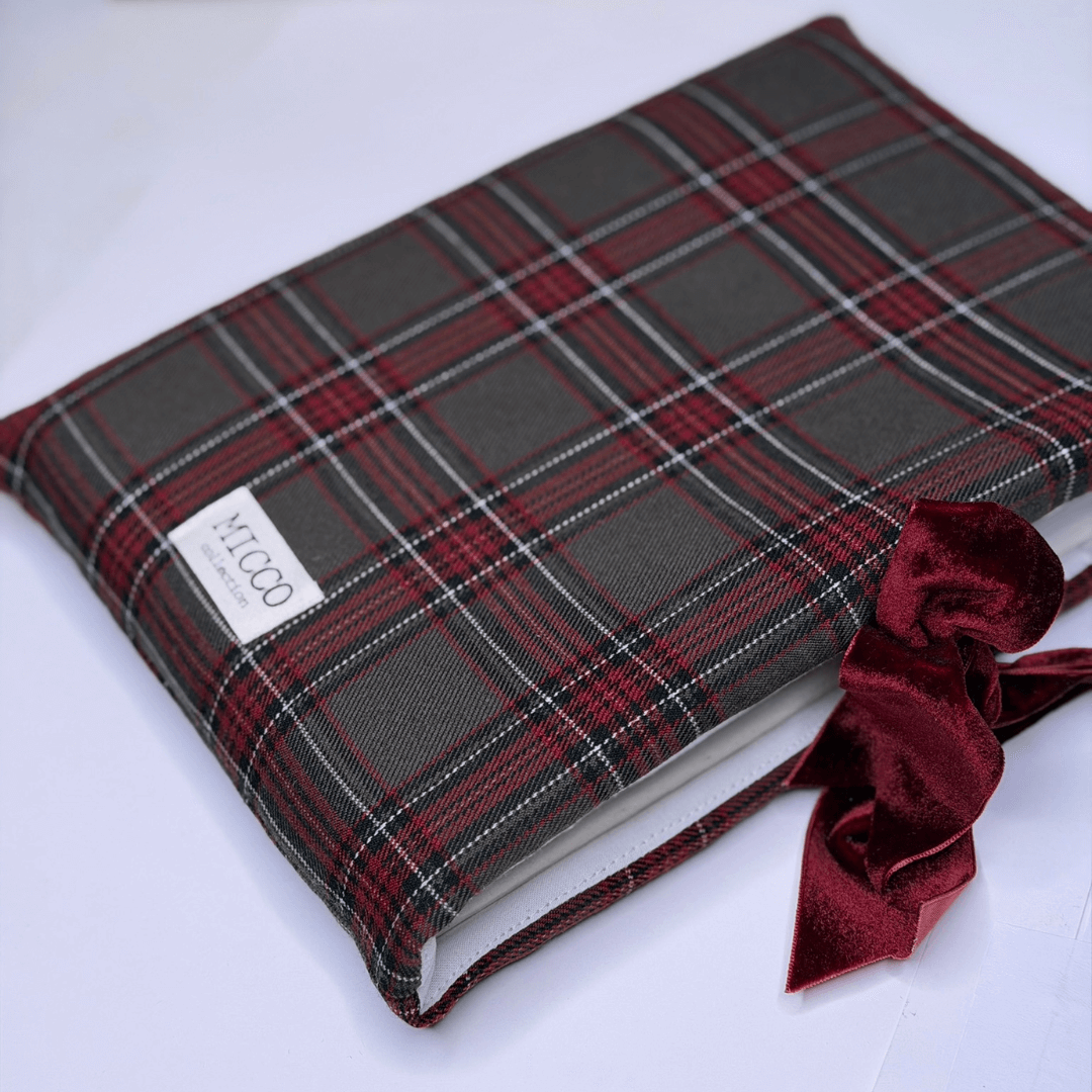 Funda de libro estampado tartán