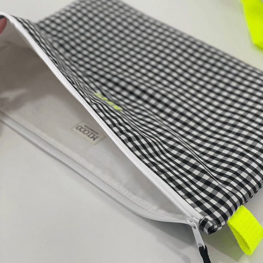Funda ordenador personalizada vichy negro y fluor