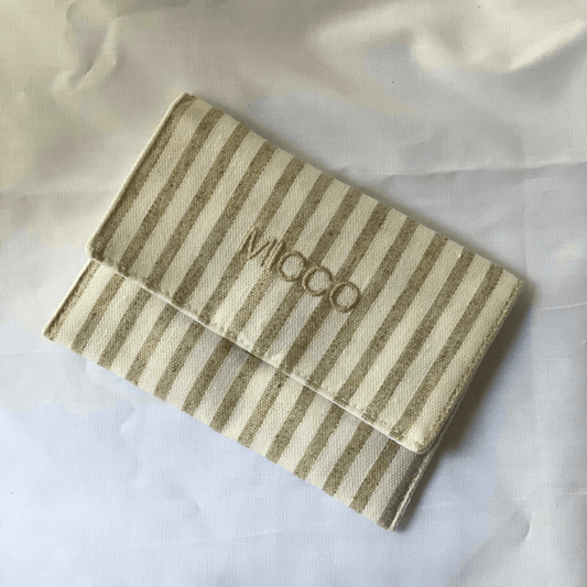 Monedero de rayas ideal para tarjetas y llaves 